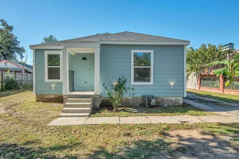 2313 N Chandler Dr W, Fort Worth, TX 76111