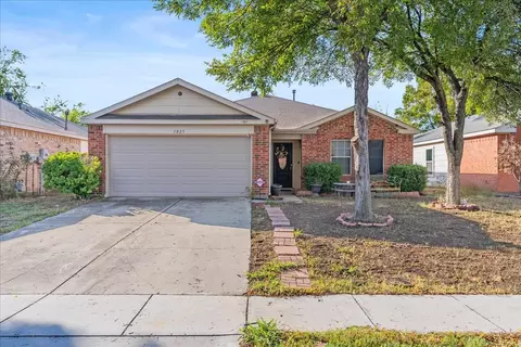 1025 Springcreek Dr, Denton, TX 76210