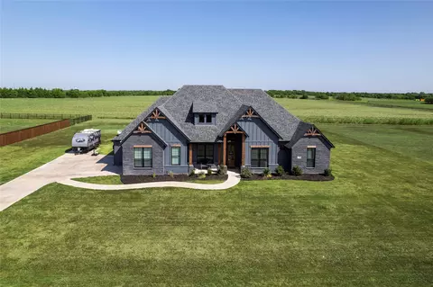 230 Fair Meadows Dr, Waxahachie, TX 75165