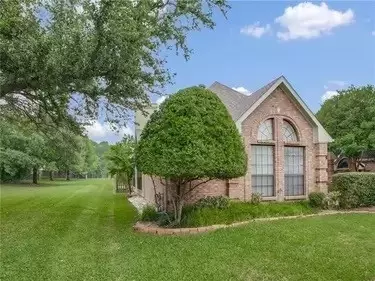 7526 Vineyard Trl, Garland, TX 75044