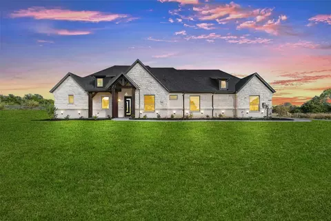 154 Briar Patch Rd, Azle, TX 76020