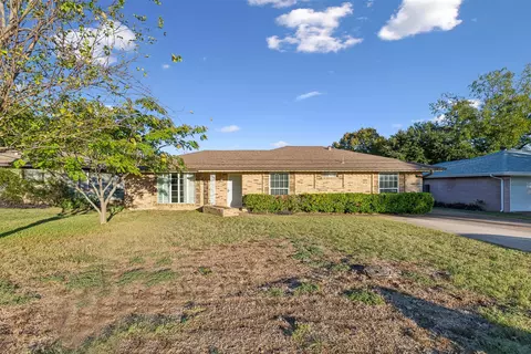 110 N Casa Grande Cir, Duncanville, TX 75116