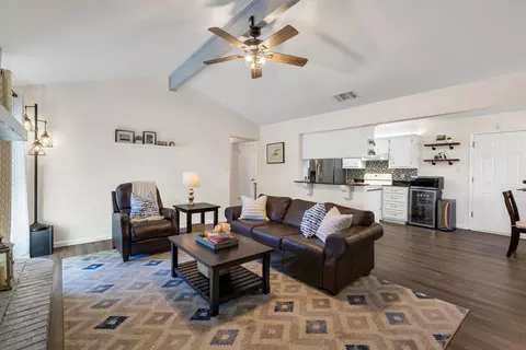 1540 Augusta Rd, Benbrook, TX 76126