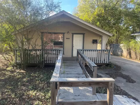 844 1st St SW, Paris, TX 75460