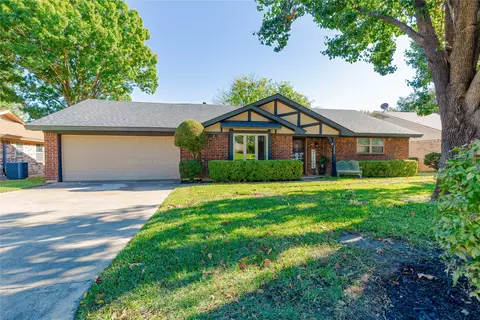 5532 Shady Meadow St, North Richland Hills, TX 76180