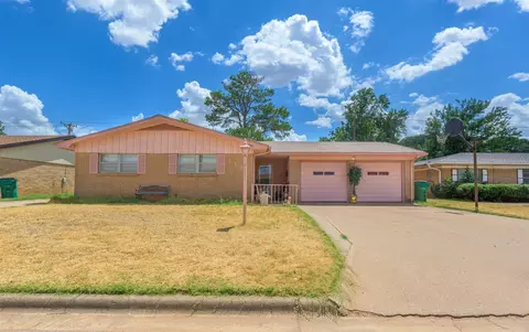 118 Highland Dr, Burkburnett, TX 76354
