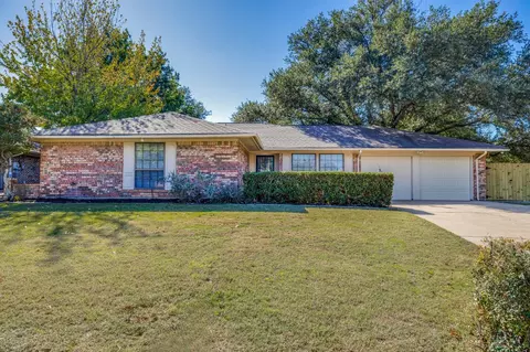 7520 Pear Tree Ln, Fort Worth, TX 76133