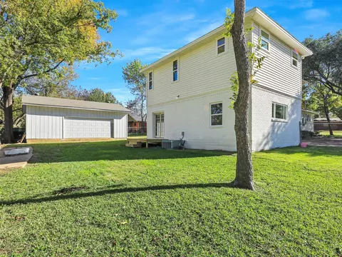 301 Cindy Way, Desoto, TX 75115
