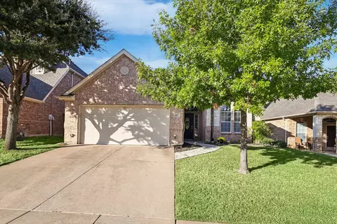 207 Park Haven Blvd, Euless, TX 76039
