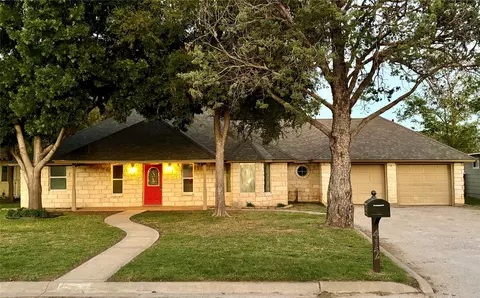 412 S Walnut St, Eastland, TX 76448