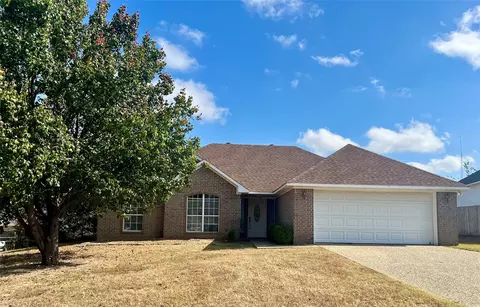 1406 Brookside Ct, Lindale, TX 75771