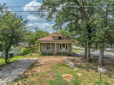 430 W Acheson St, Denison, TX 75020