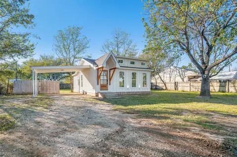 204 Walnut St, Chico, TX 76431