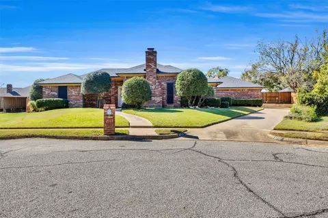 2717 Clearmeadow Ct, Bedford, TX 76021