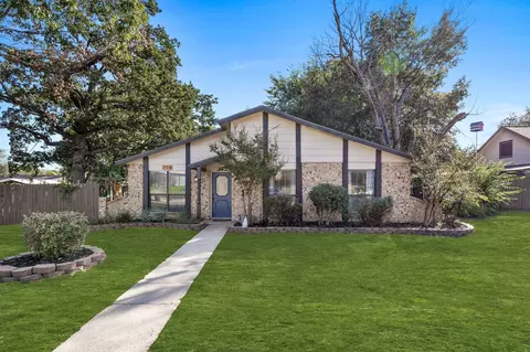 718 Mockingbird Dr, Lewisville, TX 75067