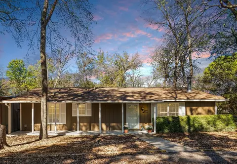 110 Oak Creek Ct, Mckinney, TX 75071