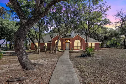 200 Lakeside Oaks Cir, Lakeside, TX 76135