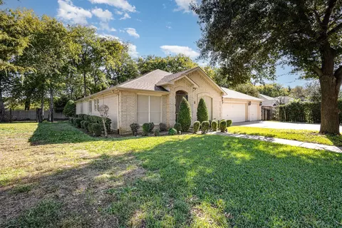 4620 Betts Dr, Grand Prairie, TX 75052