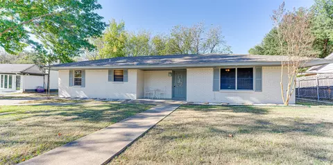 1213 Sunset Dr, Ennis, TX 75119