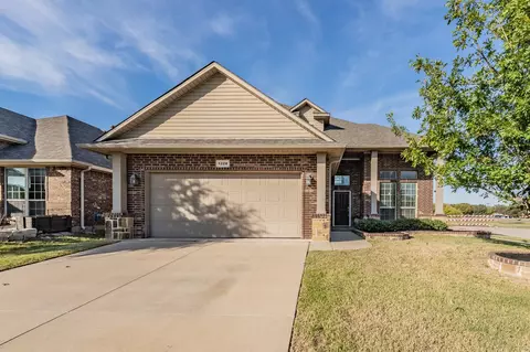 1228 Woodbine Cliff Dr, Fort Worth, TX 76179