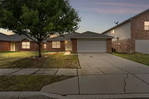8657 Hawkview Dr, Fort Worth, TX 76179
