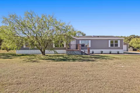 9009 N Monterrey Dr, Alvarado, TX 76009