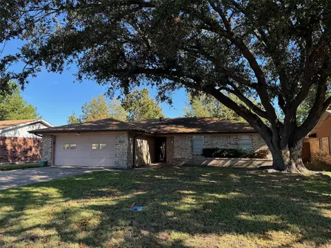 204 Town North Dr, Terrell, TX 75160