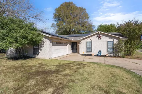 4525 Knowledge Dr, Haltom City, TX 76117