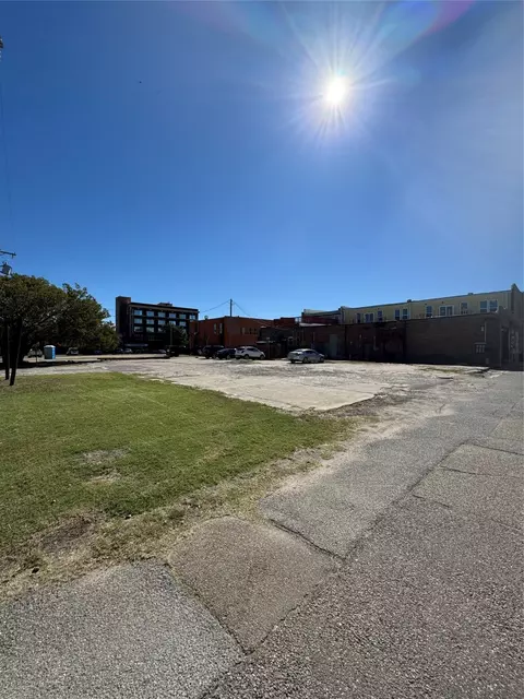 2403 Oak St, Greenville, TX 75401