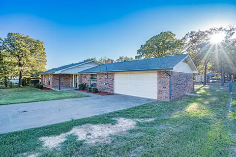 2606 Oaks Dr, Granbury, TX 76049
