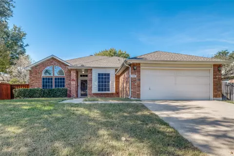 4939 Water Oak Dr, Grand Prairie, TX 75052