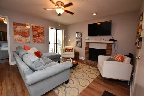 1901 Holleman Dr W #406, College Station, TX 77840