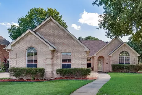 2421 Fulton Dr, Garland, TX 75044