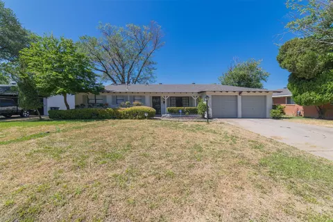 2116 Nottingham Blvd, Fort Worth, TX 76112