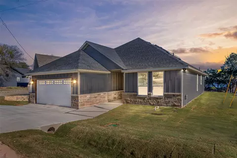 2705 Austin Ct, Granbury, TX 76048