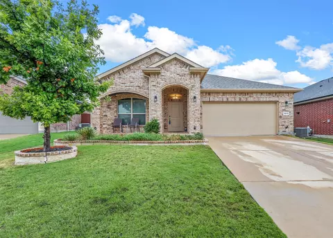 4832 Bronzeleaf Ln, Fort Worth, TX 76179