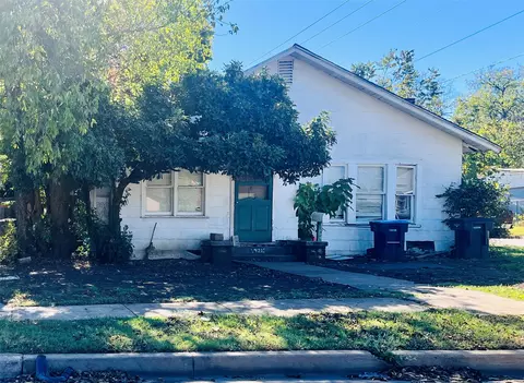 421 W Beddell St, Fort Worth, TX 76115