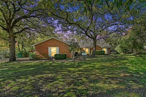 564 Hoover Rd, Burleson, TX 76028