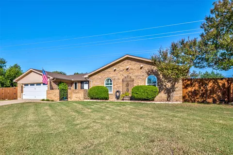 5525 Scott Dr, North Richland Hills, TX 76180