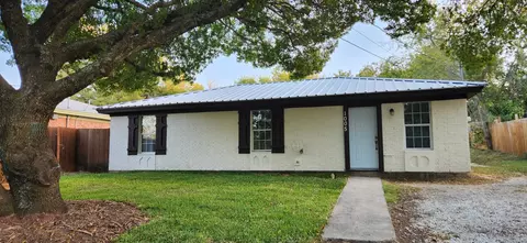 1005 W Bridge St, Weatherford, TX 76086