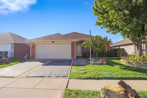 6004 Castanada Dr, Arlington, TX 76018