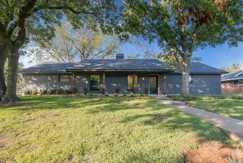 1124 Woodland West Dr, Woodway, TX 76712