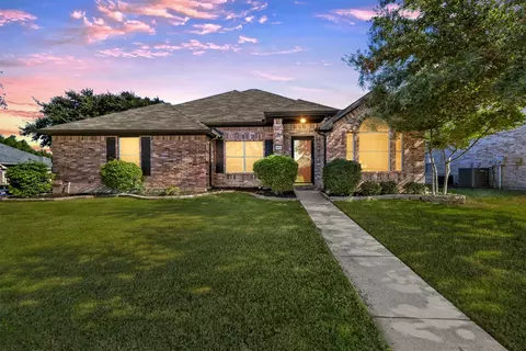 7401 Rochester Ln, Arlington, TX 76002