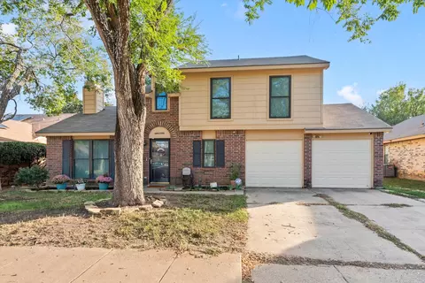 7816 Castillo Rd, Fort Worth, TX 76112