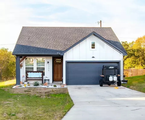 1206 Chestnut Ct, Runaway Bay, TX 76426