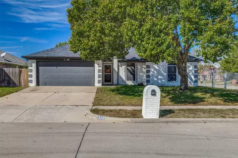 308 Helmsford Trl, Saginaw, TX 76179