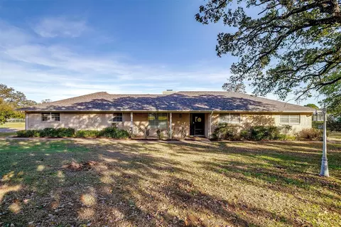 561 Hoover Rd, Burleson, TX 76028