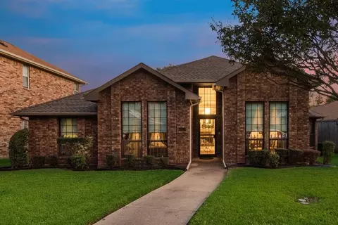 6912 Glacier Dr, Dallas, TX 75227
