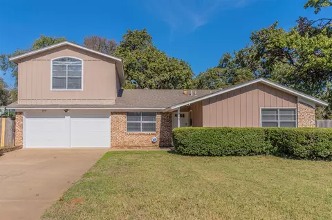 104 Jean Ln, Euless, TX 76040