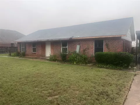 924 Bayport Dr, Lancaster, TX 75134